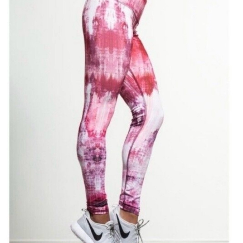 ALO Yoga Airbrush Desert Sunset Pink Leggings